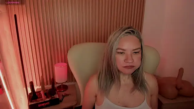 Snapshot of MarianL0ve chatting on 02/07/25, 01:43 MarianL0ve online show from 02/07/25, 01:43