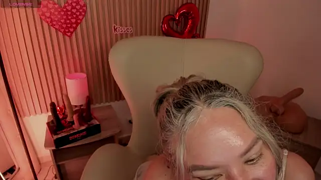 Snapshot of MarianL0ve chatting on 02/15/25, 01:49 MarianL0ve online show from 02/15/25, 01:49