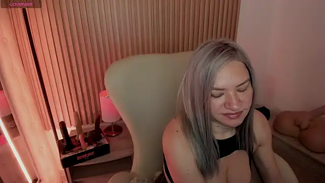 Snapshot of MarianL0ve chatting on 02/28/25, 10:52 MarianL0ve online show from 02/28/25, 10:52