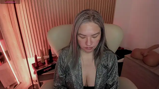 Snapshot of MarianL0ve chatting on 03/02/25, 10:45 MarianL0ve online show from 03/02/25, 10:45