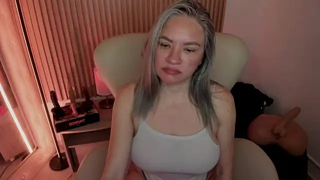 Snapshot of MarianL0ve chatting on 03/10/25, 10:37 MarianL0ve online show from 03/10/25, 10:37