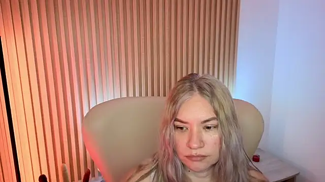 Snapshot of MarianL0ve chatting on 10/07/25, 02:47 MarianL0ve online show from 10/07/25, 02:47