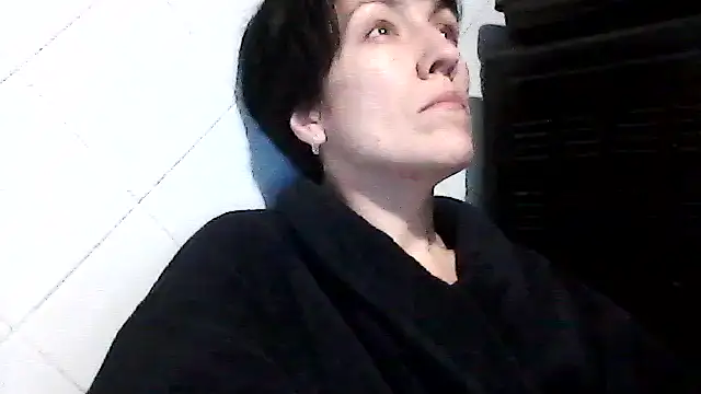 SunnyAmorre online show from 10/26/25, 09:42