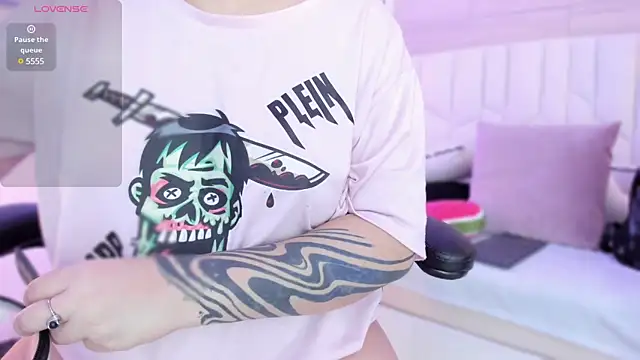 Snapshot of io_chie_ chatting on 02/01/25, 04:14 io chie online show from 02/01/25, 04:14