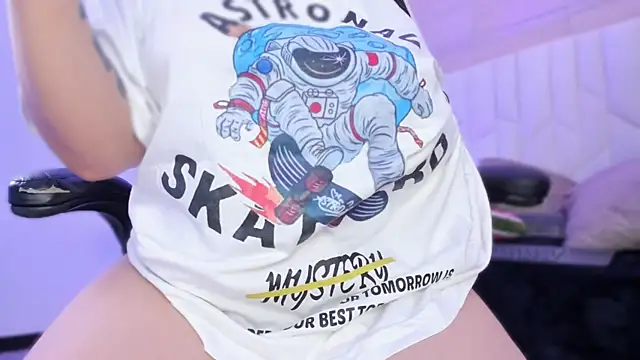 Snapshot of io_chie_ chatting on 12/03/25, 04:09 io chie online show from 12/03/25, 04:09