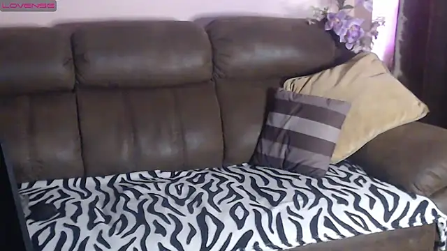 Snapshot of NaughtyHornyJenny chatting on 01/20/25, 11:02 NaughtyHornyJenny online show from 01/20/25, 11:02