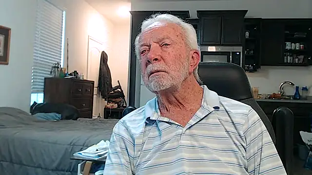 Snapshot of rockpoint69 chatting on 10/23/25, 12:59 rockpoint69 online show from 10/23/25, 12:59