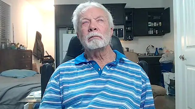 Snapshot of rockpoint69 chatting on 11/10/25, 10:25 rockpoint69 online show from 11/10/25, 10:25