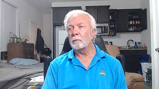 Snapshot of rockpoint69 chatting on 11/11/25, 10:37 rockpoint69 online show from 11/11/25, 10:37