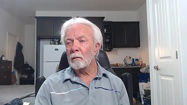 Snapshot of rockpoint69 chatting on 11/12/25, 10:48 rockpoint69 online show from 11/12/25, 10:48