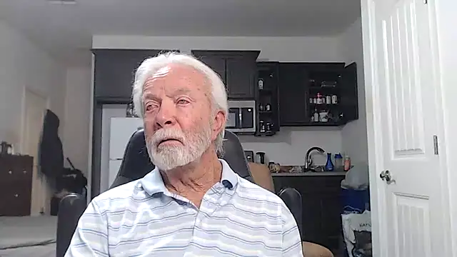 Snapshot of rockpoint69 chatting on 11/13/25, 12:59 rockpoint69 online show from 11/13/25, 12:59