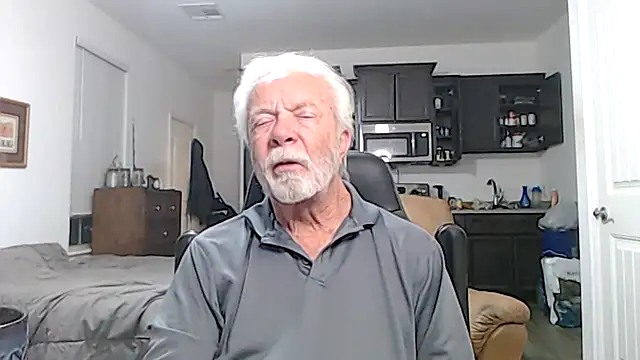 Snapshot of rockpoint69 chatting on 11/14/25, 05:50 rockpoint69 online show from 11/14/25, 05:50