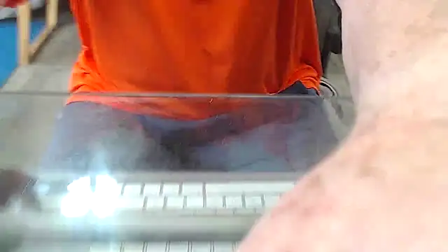 Snapshot of rockpoint69 chatting on 11/29/25, 10:02 rockpoint69 online show from 11/29/25, 10:02