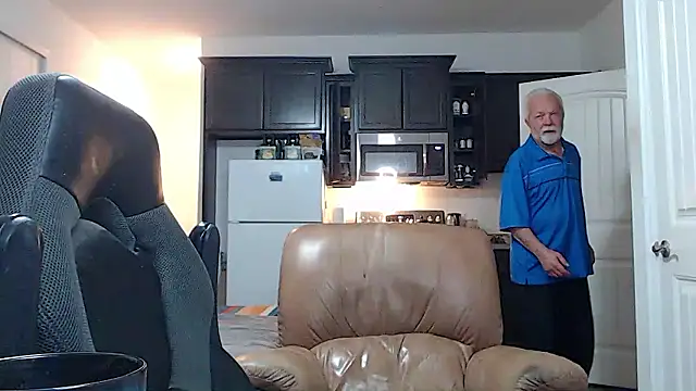 Snapshot of rockpoint69 chatting on 02/14/26, 10:34 rockpoint69 online show from 02/14/26, 10:34