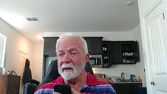 Snapshot of rockpoint69 chatting on 02/15/26, 11:01 rockpoint69 online show from 02/15/26, 11:01