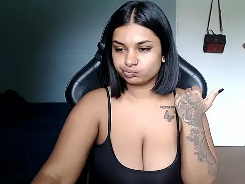 Snapshot of layla_amin chatting on 03/15/26, 06:52 layla amin online show from 03/15/26, 06:52