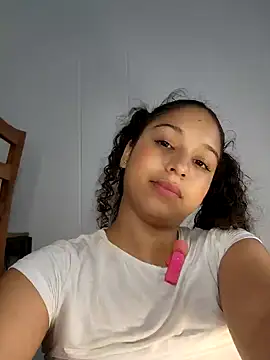 Snapshot of Shara_dreams chatting on 01/14/25, 01:26 Shara dreams online show from 01/14/25, 01:26