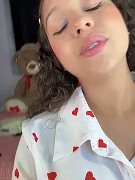 Snapshot of Shara_dreams chatting on 02/03/25, 11:15 Shara dreams online show from 02/03/25, 11:15