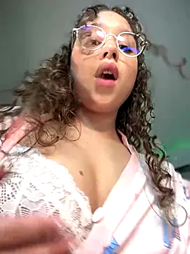 Snapshot of Shara_dreams chatting on 09/28/25, 11:54 Shara dreams online show from 09/28/25, 11:54