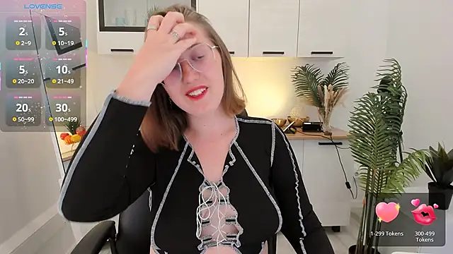 Charmy Gracy online show from 04/24/26, 11:01