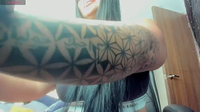 Snapshot of Pocahontas_d chatting on 10/24/25, 01:40 Pocahontas d online show from 10/24/25, 01:40