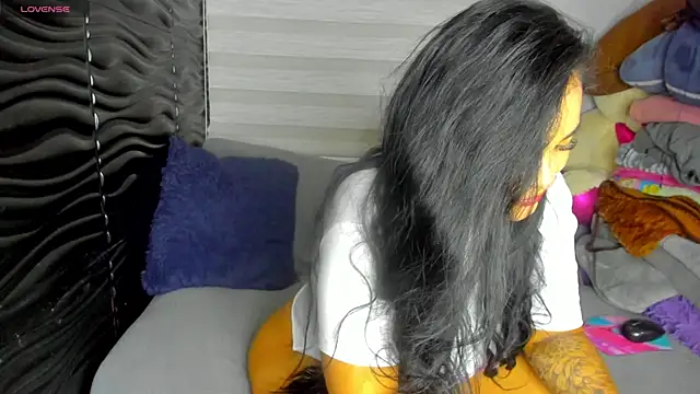Snapshot of Pocahontas_d chatting on 06/07/26, 04:05 Pocahontas d online show from 06/07/26, 04:05