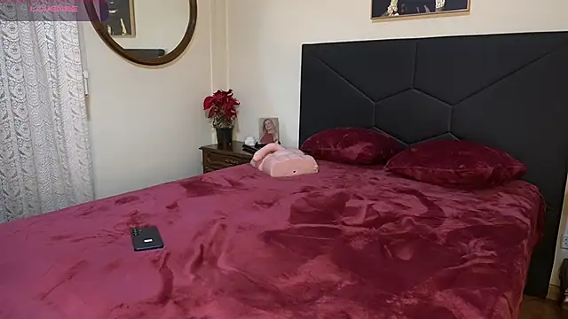 Snapshot of adellle chatting on 12/22/25, 09:17 adellle online show from 12/22/25, 09:17