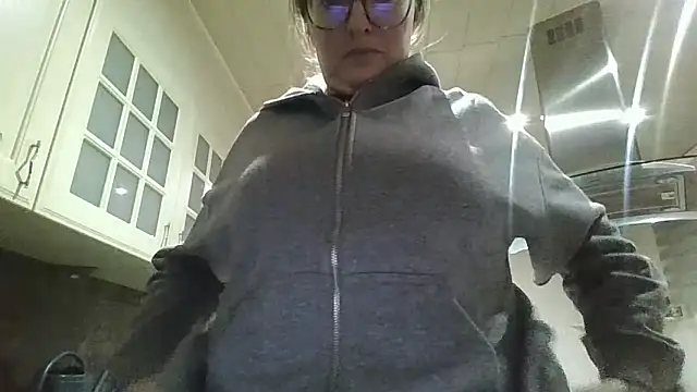 LiquidLeonie online show from 03/18/26, 05:32