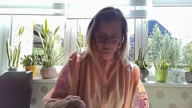 LiquidLeonie online show from 04/22/26, 09:33