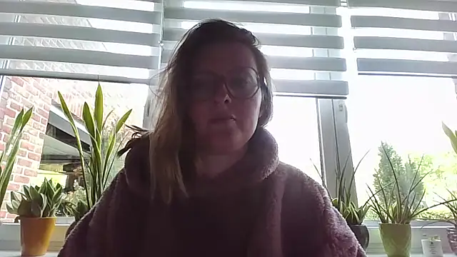 LiquidLeonie online show from 04/27/26, 03:54