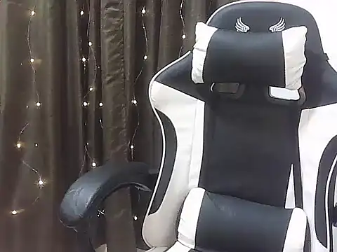 Snapshot of wild_amber25 chatting on 02/13/26, 01:29 wild amber25 online show from 02/13/26, 01:29