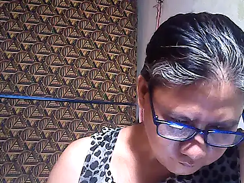 Snapshot of sweetsosie18 chatting on 07/01/26, 05:31 sweetsosie18 online show from 07/01/26, 05:31