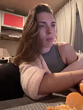 Snapshot of SeducingYoghourt chatting on 01/21/25, 04:05 SeducingYoghourt online show from 01/21/25, 04:05