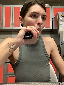 Snapshot of SeducingYoghourt chatting on 02/08/25, 04:25 SeducingYoghourt online show from 02/08/25, 04:25