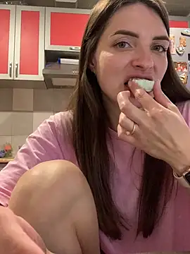 SeducingYoghourt online show from 04/01/26, 03:42