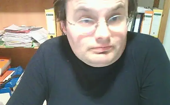 Snapshot of makau1 chatting on 02/12/25, 06:19 makau1 online show from 02/12/25, 06:19