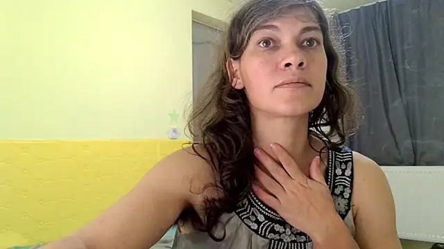 Snapshot of MercyLove chatting on 11/09/25, 03:43 MercyLove online show from 11/09/25, 03:43