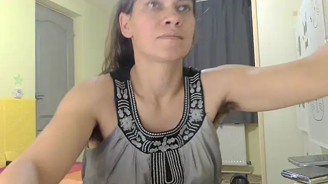 Snapshot of MercyLove chatting on 11/19/25, 04:18 MercyLove online show from 11/19/25, 04:18