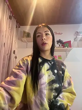 Snapshot of MadisonCambel chatting on 01/23/25, 10:32 MadisonCambel online show from 01/23/25, 10:32