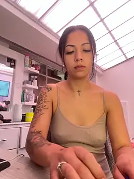 Snapshot of MadisonCambel chatting on 10/16/25, 03:57 MadisonCambel online show from 10/16/25, 03:57