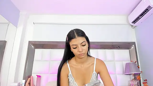 MiaConte online show from 12/12/24, 07:15