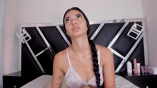 MiaConte online show from 12/24/24, 12:33