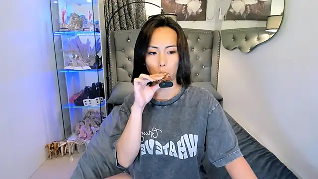 reighnempress online show from 01/17/26, 01:05