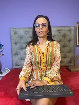 Snapshot of Miss_ellien chatting on 07/02/26, 04:18 Miss ellien online show from 07/02/26, 04:18