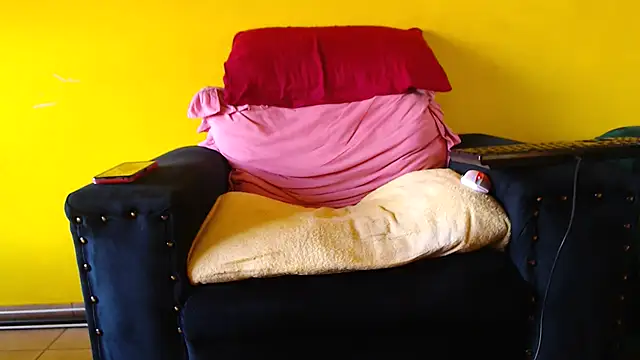 Snapshot of zuluboyxx chatting on 01/06/26, 07:01 zuluboyxx online show from 01/06/26, 07:01