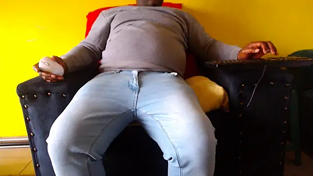 Snapshot of zuluboyxx chatting on 02/15/26, 06:21 zuluboyxx online show from 02/15/26, 06:21