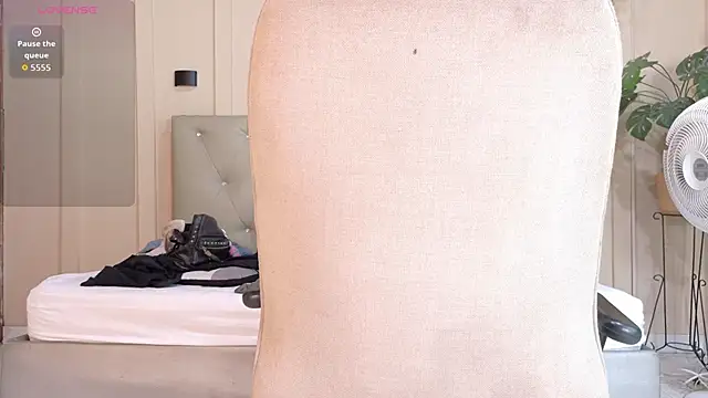 nicol snow online show from 10/10/25, 01:43