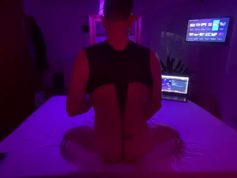 Snapshot of bipatrick40 chatting on 09/22/25, 05:15 bipatrick40 online show from 09/22/25, 05:15