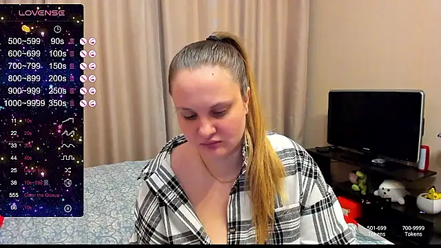 Snapshot of AlanaBrox chatting on 12/08/24, 12:40 AlanaBrox online show from 12/08/24, 12:40