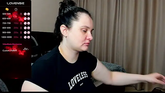 Snapshot of AlanaBrox chatting on 10/10/25, 01:37 AlanaBrox online show from 10/10/25, 01:37